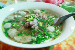 Thưởng thức hương vị phở Lào 