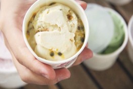 Thưởng thức kem trái cây siêu rẻ giữa lòng Sài Gòn 