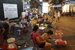"Đặc sản" vỉa hè phố cổ