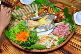 Đến phố Huỳnh Thúc Kháng ăn gà mẹt 7 món