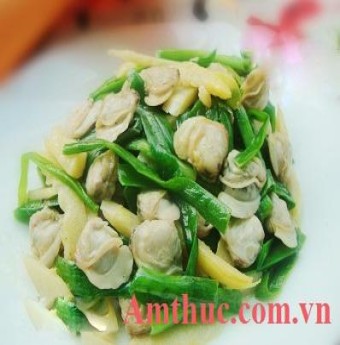 Hương Vị Ấm Áp: Ngao Xào Tỏi Tây