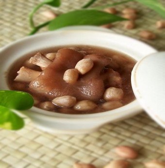 Tẩm Bổ Với Móng Giò Hầm Lạc