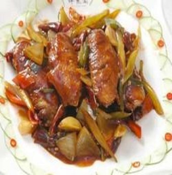 Cổ Cánh Gà Xào Chua Ngọt
