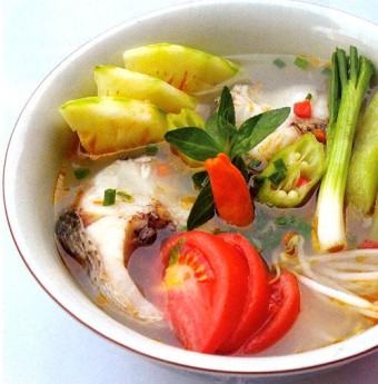 Canh chua cá hồi lạ miệng và bổ dưỡng