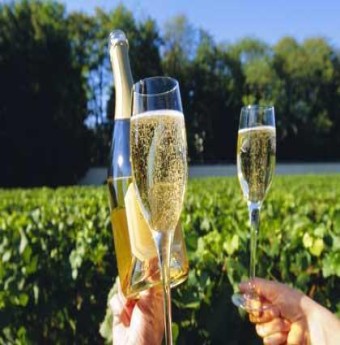 Cách mở và rót rượu Champagne
