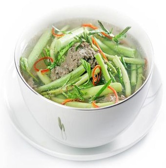 Canh cua rau nhút trong bữa cơm ngày hè