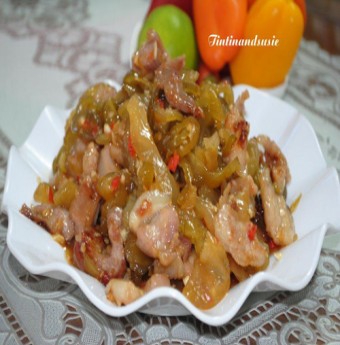 Thịt luộc trộn dưa mắm