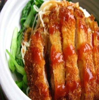 Mì sốt thịt chiên giòn