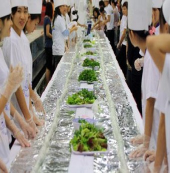 Kỷ lục phở cuốn dài nhất Việt Nam