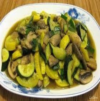 Cật heo xào bí ngòi