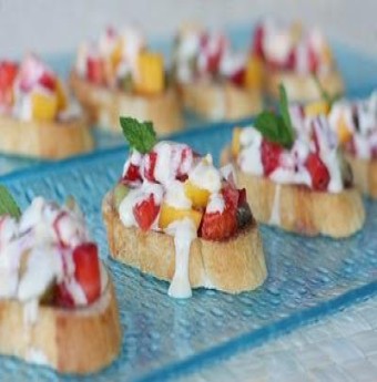 Bữa sáng nhanh gọn với bánh mì nướng hoa quả