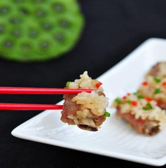 Cơm sườn hấp lá sen ngon thật ngon!