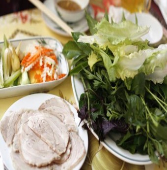 Thịt cuốn bánh tráng