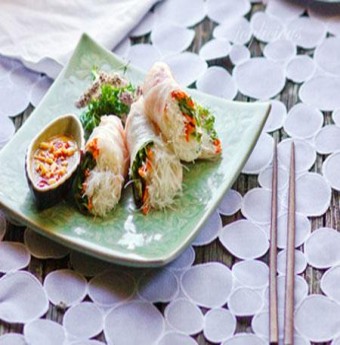 Xuýt xoa ăn nem cuốn tôm cay 