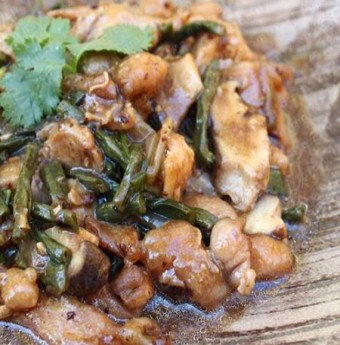 Tốn cơm với gà xào kiểu tàu