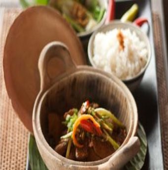 Bữa cơm trưa đầy đủ chất dinh dưỡng cho cả nhà