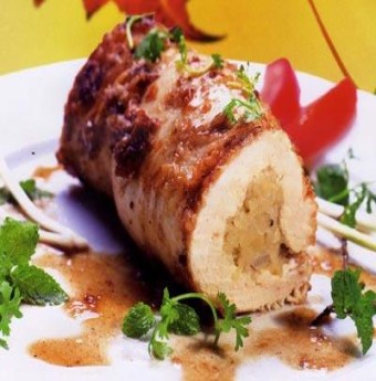 Lạ lẫm ức gà nhồi táo