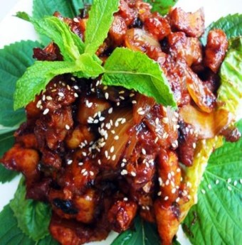 Thịt lợn xào hành tây kiểu Hàn