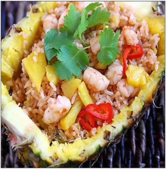 Thơm lừng cơm chiên dứa