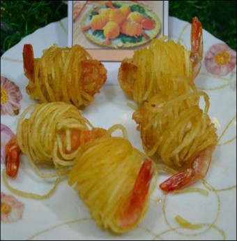 Món ngon ngày tết: Tôm cuộn khoai tây chiên
