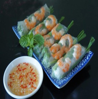 Trổ tài với món bún cuốn tôm thịt 