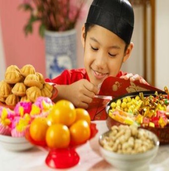 Cách làm Trẻ ăn tết ngon miệng hơn