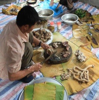 Độc đáo mâm cỗ lá chuối của người Mường