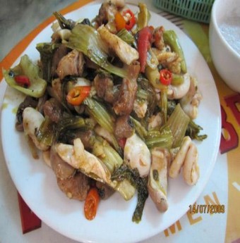 Ngon miệng với Lòng xào dưa chua 