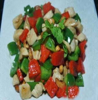 Thơm bùi gà xào hạt điều 