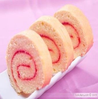 Bánh cuộn kem tươi thêm ngọt ngào cho bữa tiệc Valentine