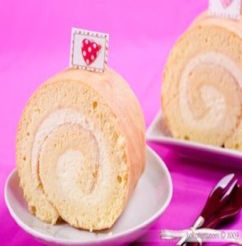 Làm bánh cuộn kem tươi mứt dâu