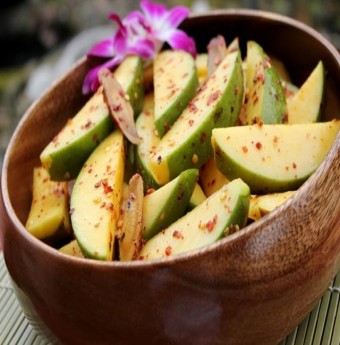 Xoài dầm - món ăn vặt khoái khẩu