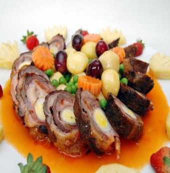Cách làm món thịt heo cuộn xốt trái cây