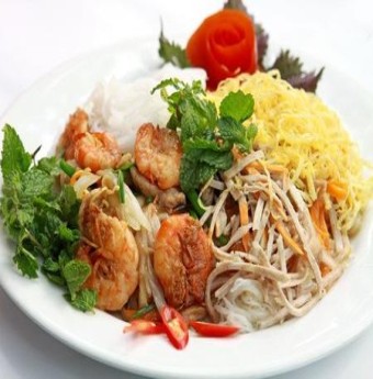 Hấp dẫn với món bún xào ngũ sắc