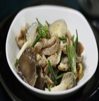 Chế biến món gà xào nấm sò tím