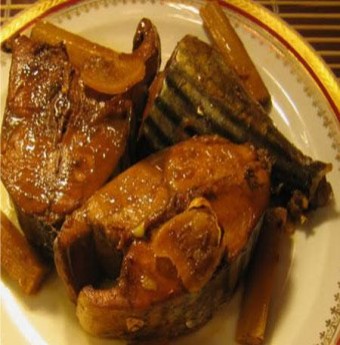 Cá ngừ kho nước mía - món quà của mẹ