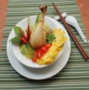 Thơm ngon món gà om dứa