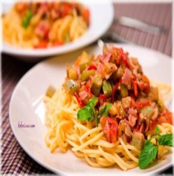 Chế biến món Mỳ Ý và cà tím xào cay