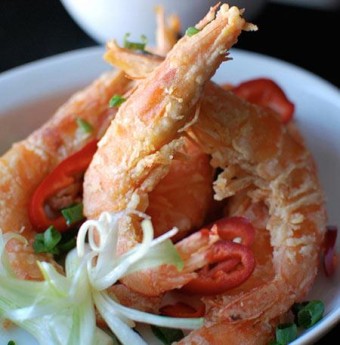Đổi món với tôm rang muối ngày 8/3