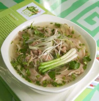 Làm giàu nhờ phở bò giả - bức xúc dư luận