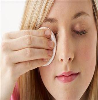 Vài mẹo nhỏ làm tan "quầng thâm mắt"