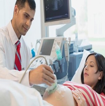 Những điều mẹ bầu nên biết về tràng hoa quấn cổ