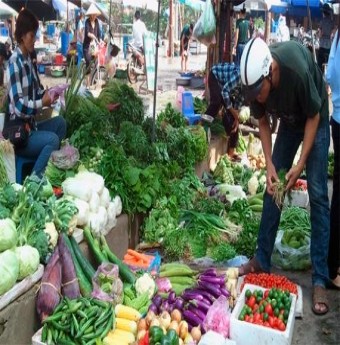 Đắt từ thịt, rau đến hoa quả
