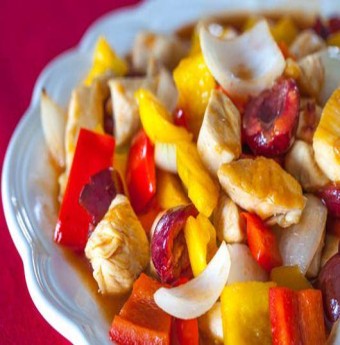 Gà xào chua ngọt với quả cherry