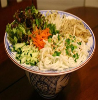 Đặc sản Bạc Liêu: Bánh tằm, rau mơ