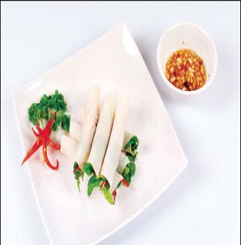 Bánh tráng cuốn vịt quay ngon, lạ miệng