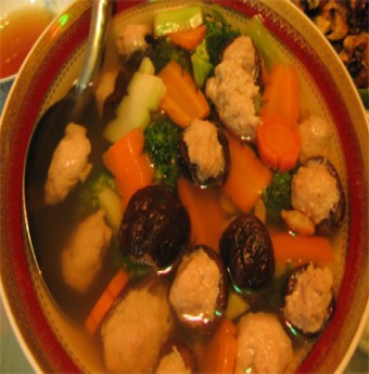 Canh ngon ngày hè: Canh nấm, tôm, giò sống