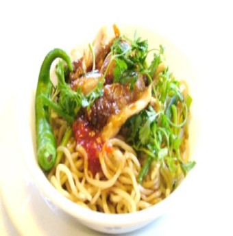 Mì gà chua cay cho bữa sáng cuối tuần