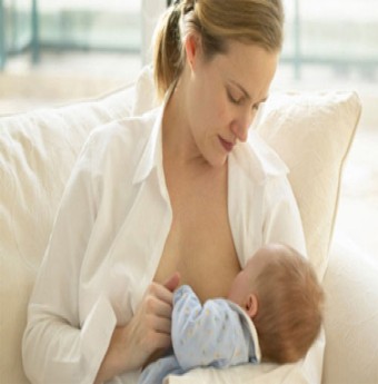 Những lưu ý khi nuôi con bằng sữa mẹ