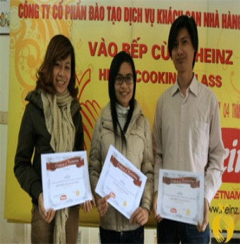 Vui cùng lễ trao “Học Bổng HEINZ – Chắp Cánh Ước Mơ”
